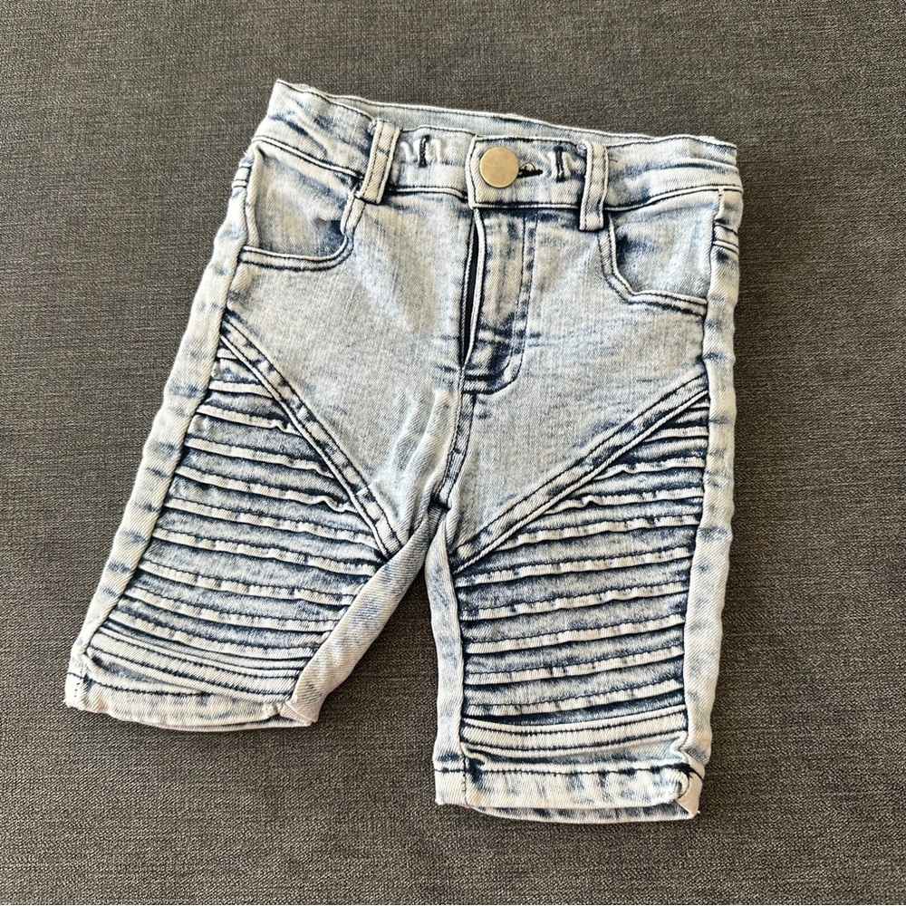 Burnt Marshmallo Light Wash Ribbed Knee Denim Shorts Size 24 months